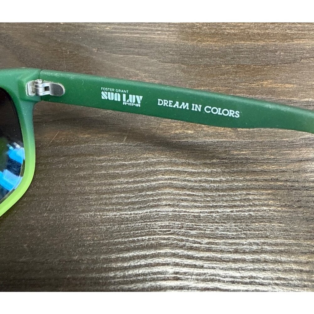 Foster Grant Sun Luv Green Gradient BPA-Free Sunglasses With UV Protection - Picture 5 of 6